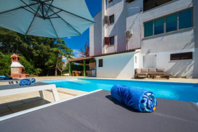 Big swimming pool Apartment Monvidal